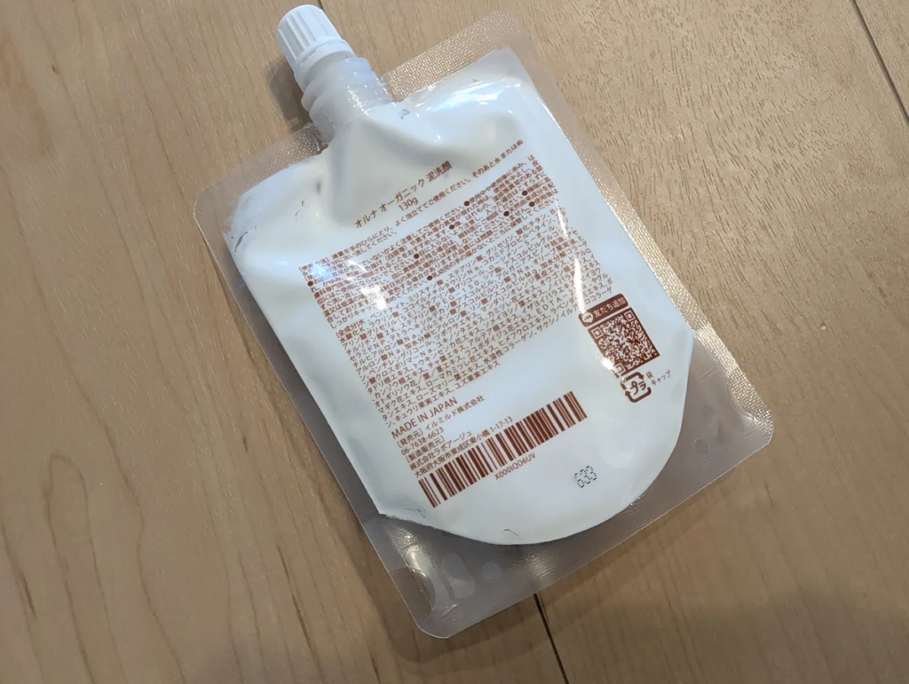 オルナオーガニック泥洗顔パウチ裏面の成分と使用上の注意の表示
